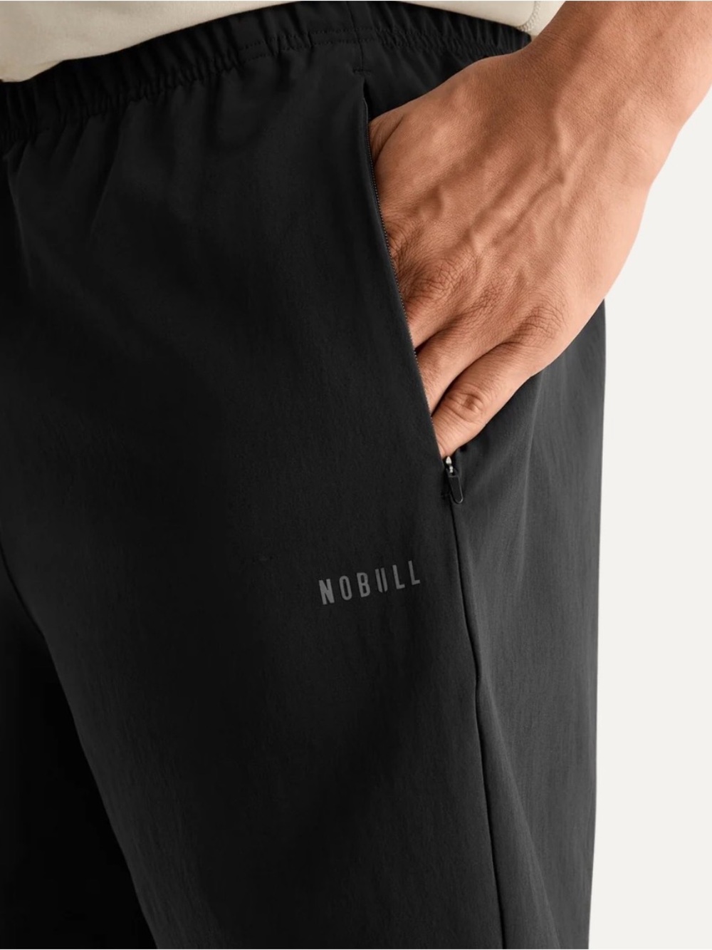 NOBULL MEN’S HYBRID 5” BLACK LINED RUNNING SHORTS SIZE MEDIUM
